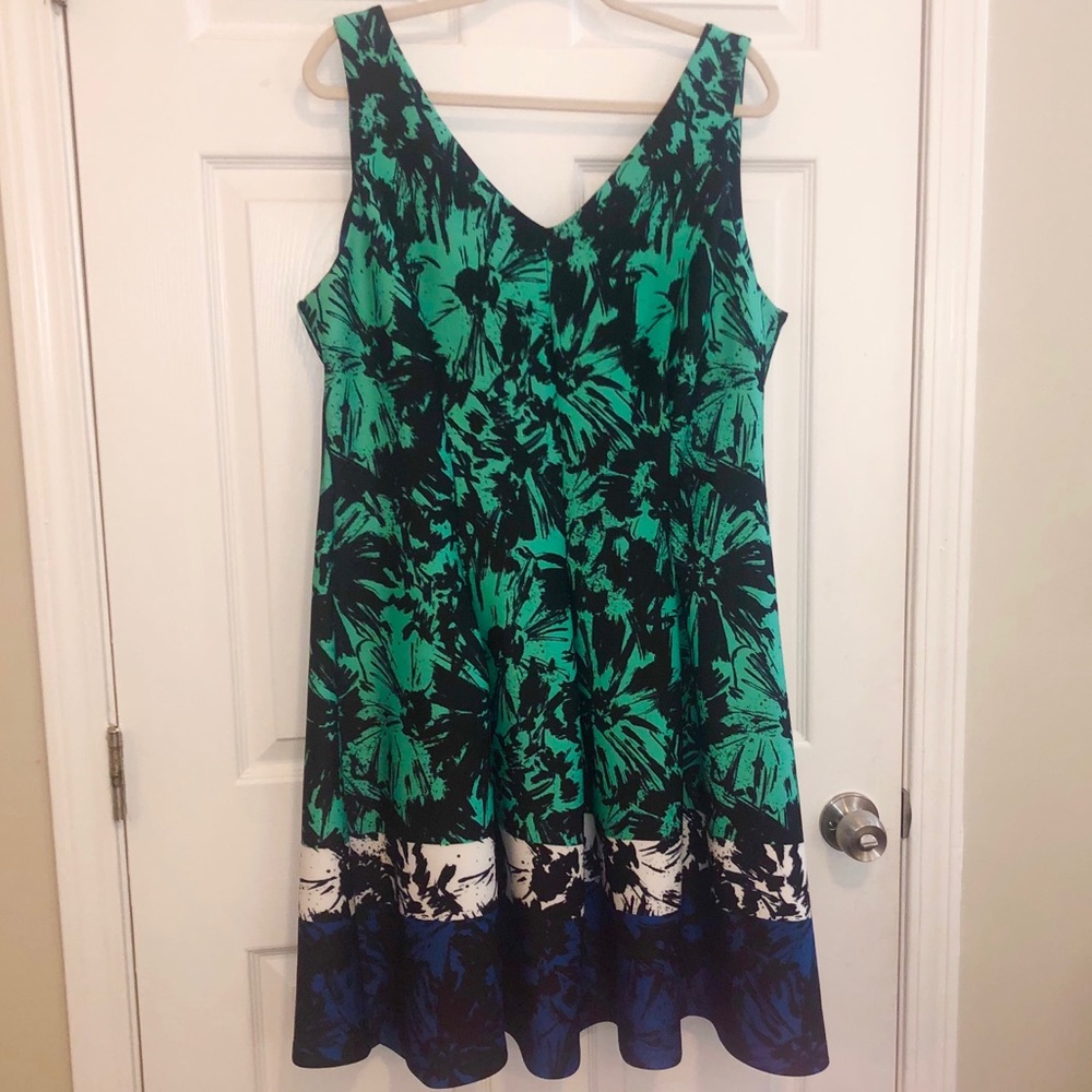 Plus size Fit&Flare V-neck dress Taylor Brand